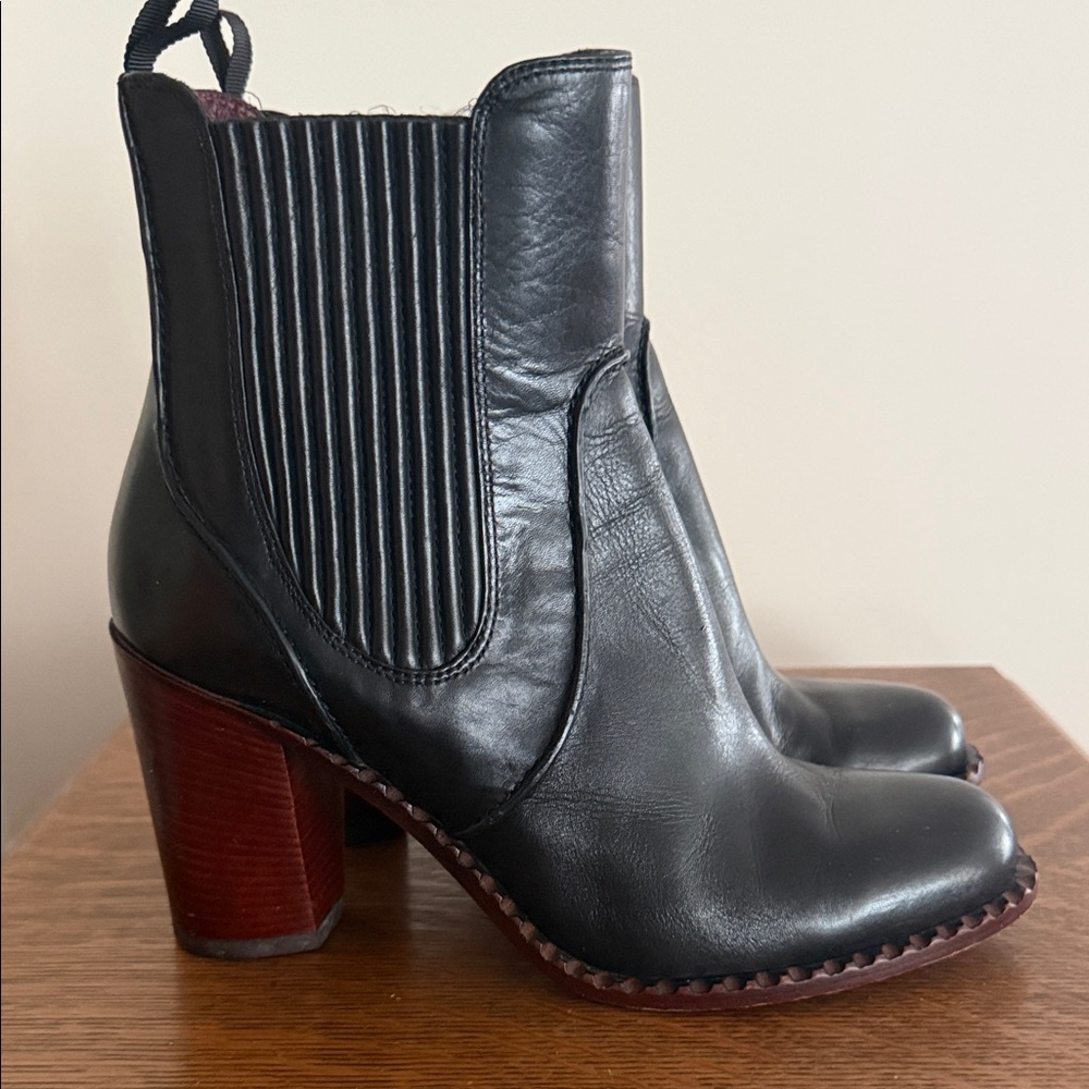Marc Jacobs Black Leather Heeled Boots